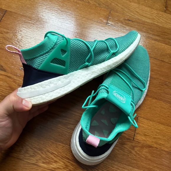 Womens Adidas Boost Shoes - Picture 7 of 9